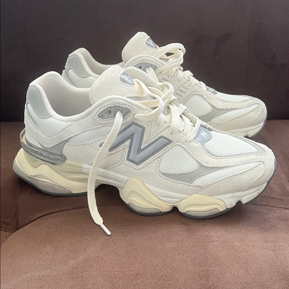 White New Balance 9060